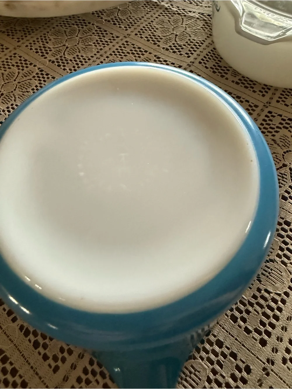 EUC PYREX Snowflake Garland Set of 3 with lids included.